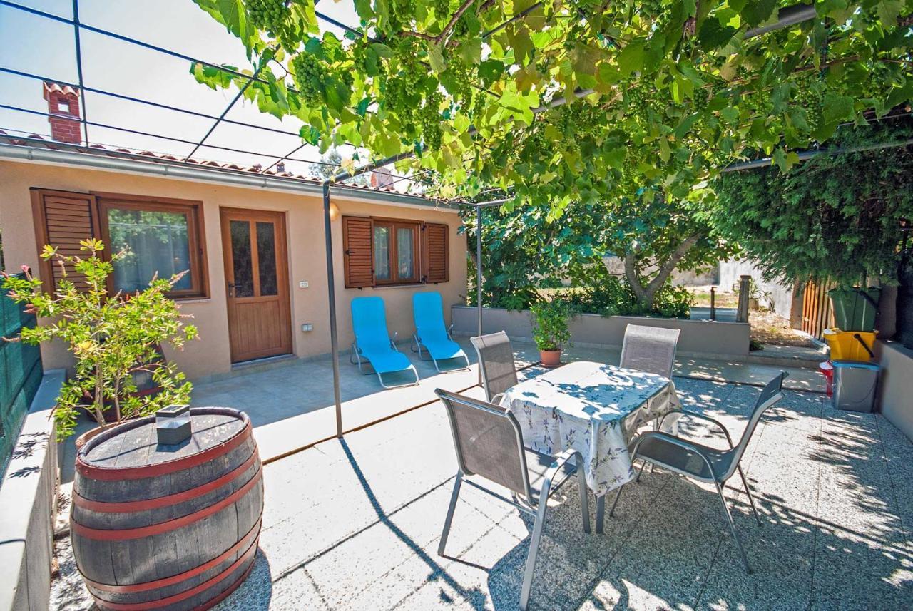 Apartman Kirac Pomer Exterior foto
